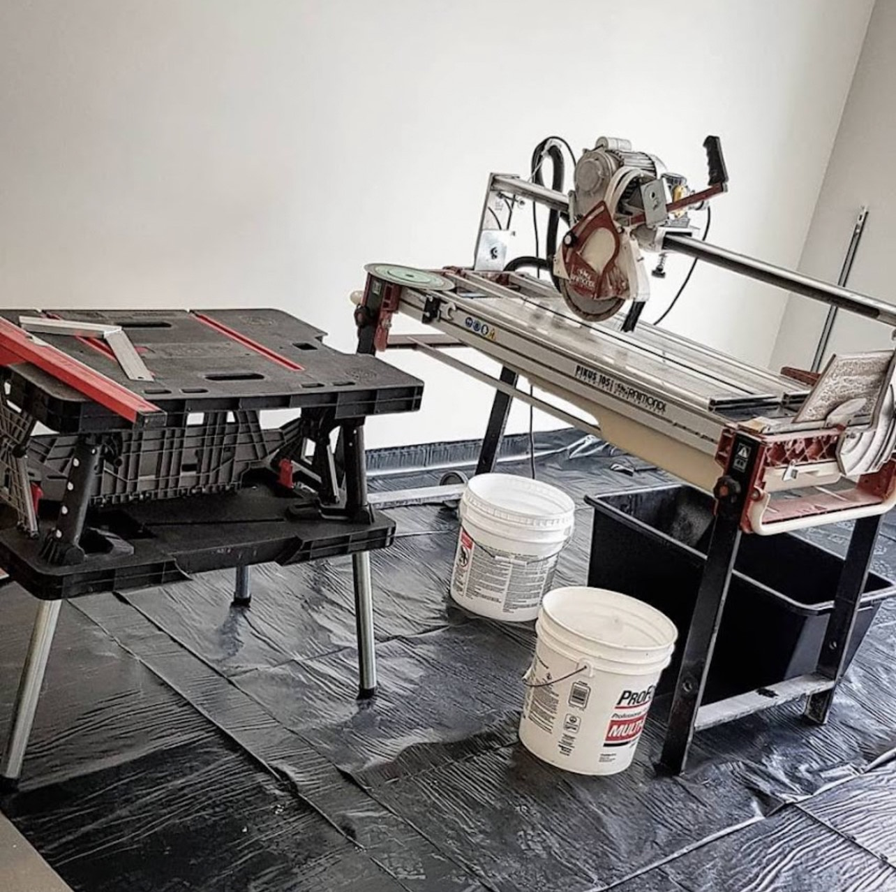 Raimondi PIKUS 105 large format tile saw set up on job site — professional tile cutting for bathroom renovations in Orléans and Ottawa